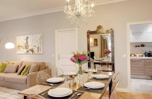 Saint-Merri Apartment | CHARMING CHATELET RETREAT: A FUSION OF ELEGANCE AND ECLECTICISM IN LE MARAIS
