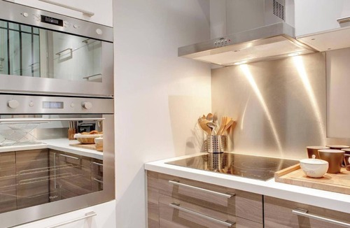 Saint-Merri Apartment | CHARMING CHATELET RETREAT: A FUSION OF ELEGANCE AND ECLECTICISM IN LE MARAIS