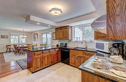 North Chatham House | Charming Chatham Home Close to Bassing Harbor!