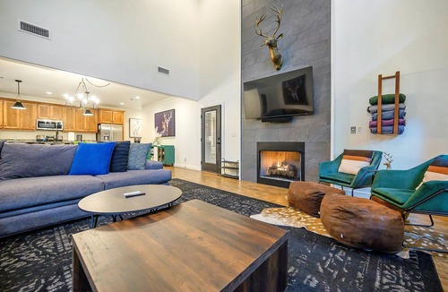 Broken Bow Cabin | Charming & Chic Cabin w/brand new sauna & pool*(heating optional) , Hot Tub