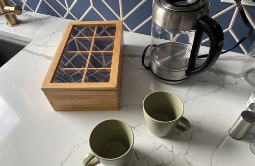 Avondale Apartment | Charming Chicago Retreat with Modern Comforts - Spa Bath