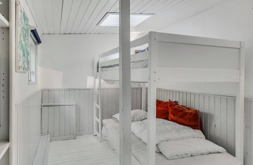 Kulhuse House | Charming, child-friendly with large eat-in kitchen that allows the whole family to get together.