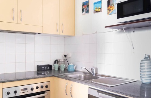 Chippendale Apartment | Charming Chippendale Escape with Rooftop Pool