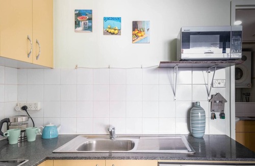 Chippendale Apartment | Charming Chippendale Escape with Rooftop Pool