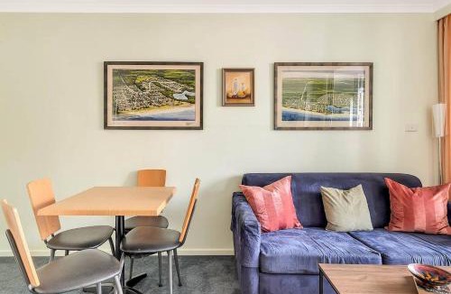 Chippendale Apartment | Charming Chippendale Escape with Rooftop Pool