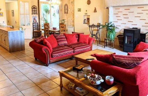 Capdrot House | Charming Cilla overlooking Medieval Plaza