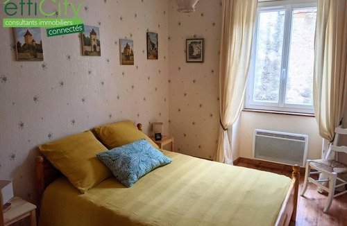 Capdrot House | Charming Cilla overlooking Medieval Plaza