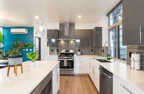 Ballard House | Charming City Gem ~ Rooftop Deck!