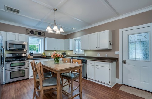Clayton House | Charming Clayton Village Retreat – Walk to River, Shops & Sunset Views!