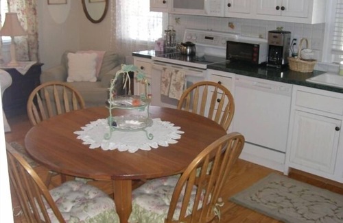 Sea Isle City Cottage | Charming, Clean Cottage by the Sea