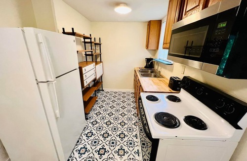 Micanopy Cottage | Charming, Clean/Cozy home one block from Downtown!