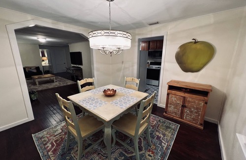 Micanopy Cottage | Charming, Clean/Cozy home one block from Downtown!