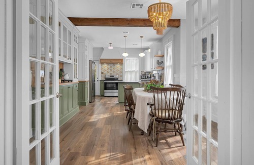 Brookview House | Charming Clementine 2-bedroom midterm house in peaceful Waco- FULLY FURNISHED