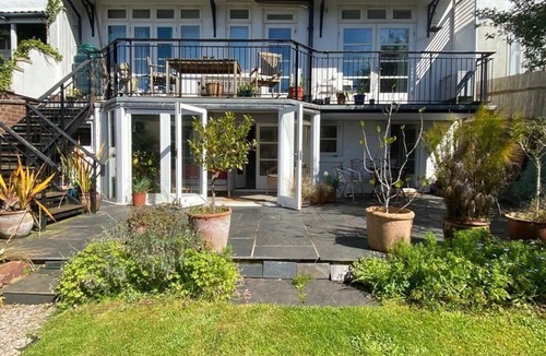 Clifton Apartment | Charming Clifton Garden Flat with Parking