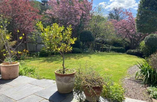 Clifton Apartment | Charming Clifton Garden Flat with Parking