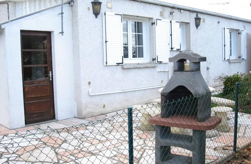Huisseau-sur-Cosson Cottage | Charming Cottage with Private Garden, Terrace & Garage near Loire Castles