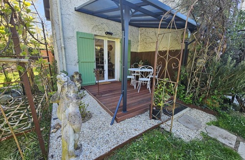 Montlouis-sur-Loire Cottage | Charming cottage with private garden in Loire Valley, Wi-Fi & parking included