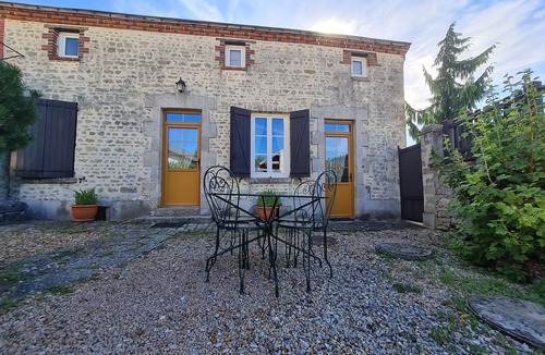 Pithiviers-le-Vieil Cottage | Charming Cottage in Peaceful Hamlet, Near Orléans Forest, Garden & Parking