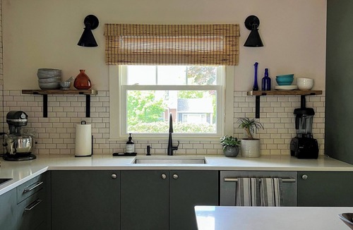 Wakefield-Peacedale House | Charming Coastal Cape walk to town & waterfront