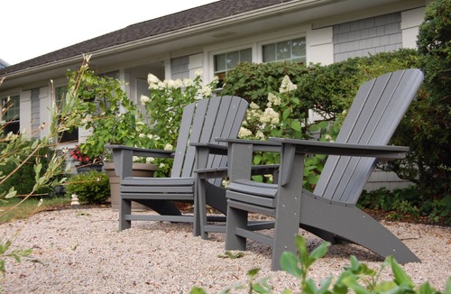 Wakefield-Peacedale House | Charming Coastal Cape walk to town & waterfront