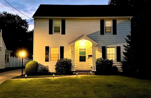 Port Crane House | Charming Colonial Home