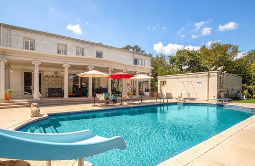 Oak Park - Northwood Villa | Charming Colonial Villa with Sparkling pool