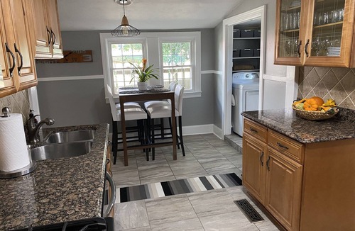 Pendleton King House | ★ Charming Comfy Cottage Home with a Modern Flair★
