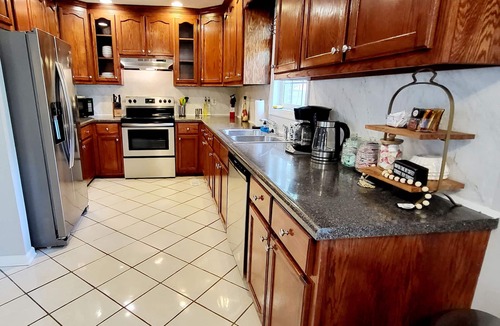 Pine Forest House | 🌟Charming Comfy Retreat; 7 miles to Bragg; Baby & Pet-Friendly; Veteran-Owned🌟