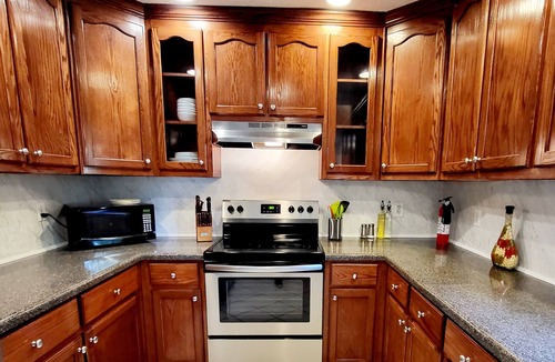 Pine Forest House | 🌟Charming Comfy Retreat; 7 miles to Bragg; Baby & Pet-Friendly; Veteran-Owned🌟