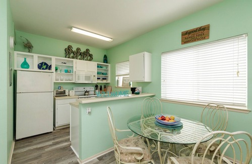 Corpus Christi Condo | Charming condo. Sleeps 4-Pool. Walk to beach! 2nd Floor.