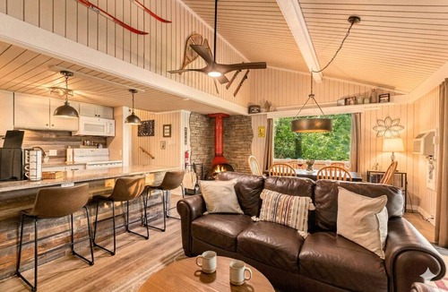 Bellaire House | Charming Condo with Pool | Game room | Close to Golf