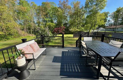 Middlefield House | Charming Connecticut Hideaway