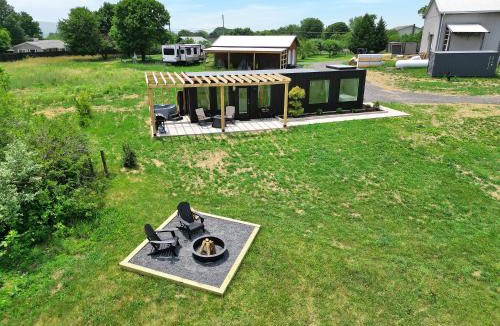Pine Grove House | Charming Container Getaway Amidst Rural Serenity