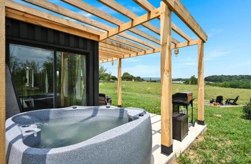 Pine Grove House | Charming Container Getaway Amidst Rural Serenity