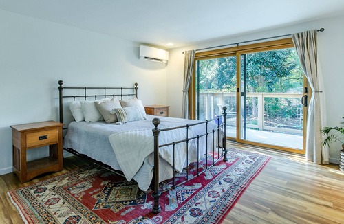 Friendly House | Charming contemporary home nestled in S. Eugene