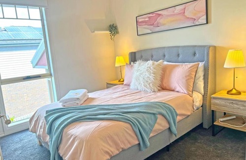 Ringwood House | Charming Convenient 2BR Compact House Ringwood