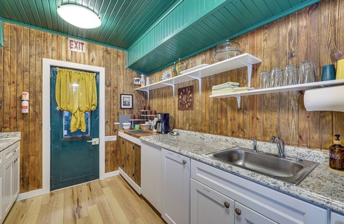 Duenweg Apartment | Charming Converted Railcar Studio in Joplin!