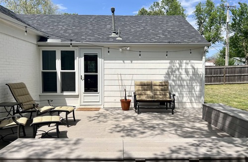 Tulsa House | Charming corner. 1 block from Tulsa Expo! Big yard. Dog friendly!