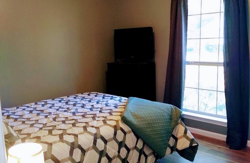 Richmond Hill House | Charming Corporate/short term property all utilities included pet friendly