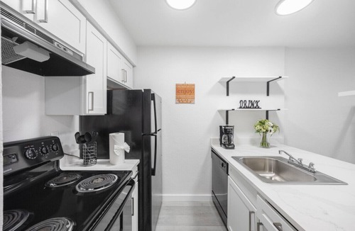 Park Central Apartment | CHARMING CORPORATE APARTMENT IN DFW!