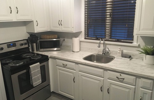 Historic Old Town Cottage | Charming Cottage in Fabulous Location in Niagara on the Lake