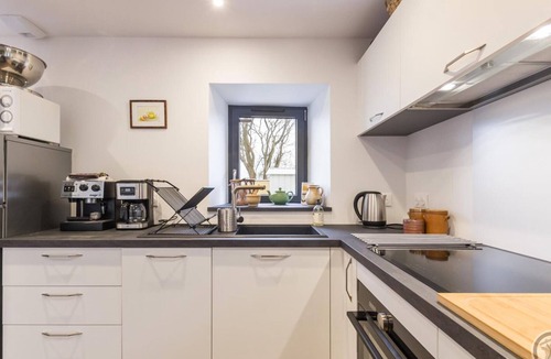 Portbail Cottage | Charming cottage on hillside - Private garden, parking