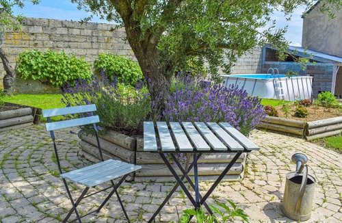 Conde-sur-Seulles House | Charming cottage with large garden and swimming pool.