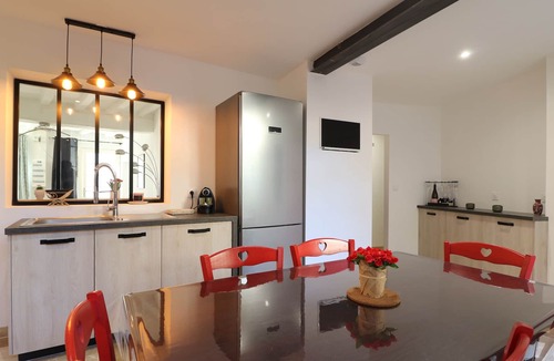 Le Puy-Notre-Dame House | Charming cottage in Le Puy - a bottle of fine bubbles offered