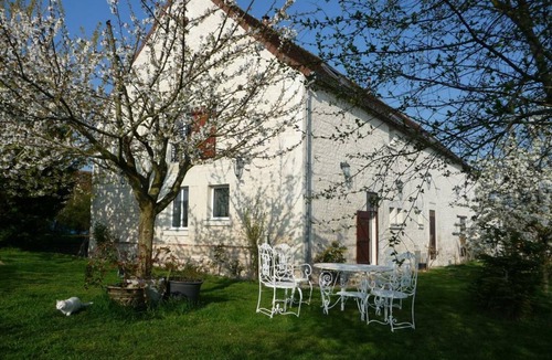 Civray-sur-Esves Cottage | Charming Cottage with Shared Pool, Sauna, and Garden in the Heart of Loire Valley