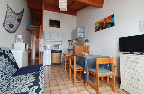 La Faute-sur-Mer House | Charming Cottage 400m from Beach with Terrace