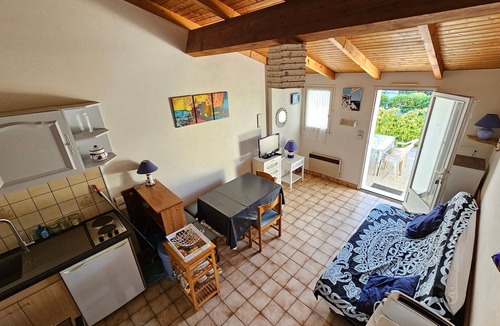 La Faute-sur-Mer House | Charming Cottage 400m from Beach with Terrace