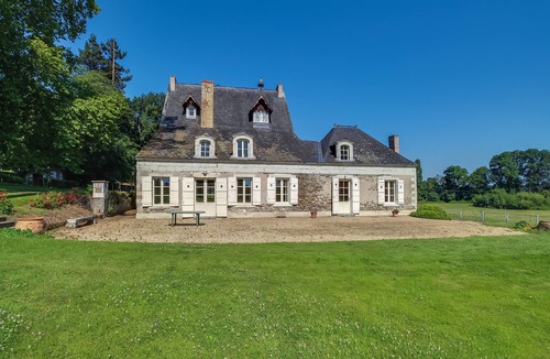 Montreuil-Juigne House | Charming cottage on the banks of the Mayenne river
