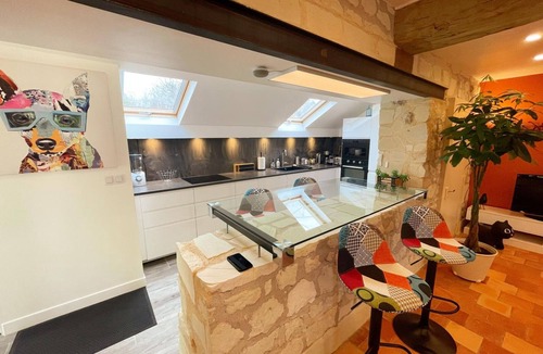 Savigny-en-Veron Cottage | Charming cottage with heated pool, AC and WiFi in Loire