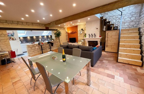 Savigny-en-Veron Cottage | Charming cottage with heated pool, AC and WiFi in Loire